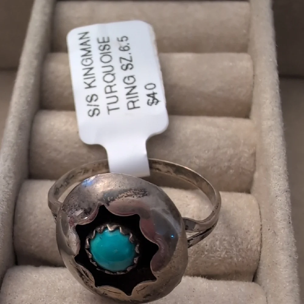 Sterling Silver Ring with Kingman Turquoise Stone - Picture 3 of 5